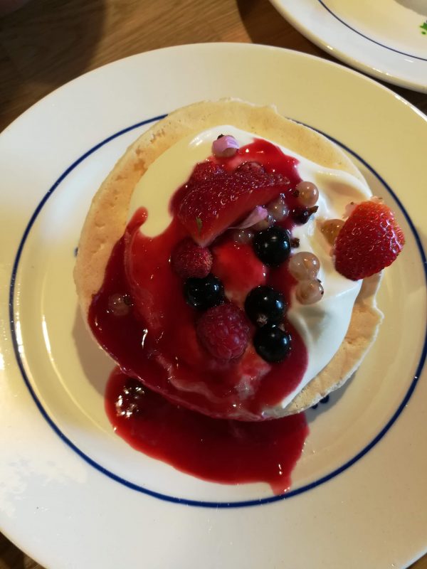 Pavlova Brunch