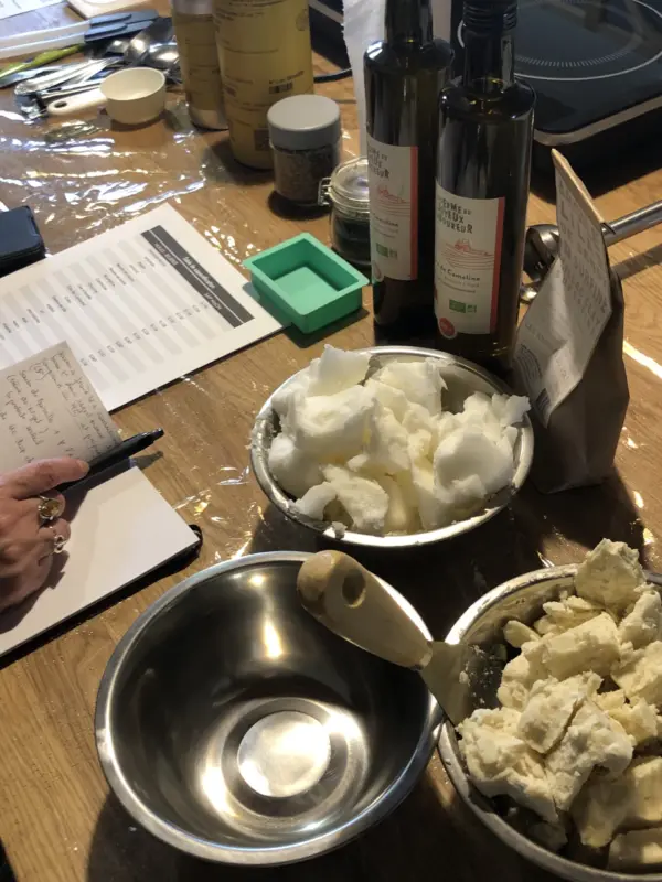 savons à la cabane à plantes avec l'atelier de pacou Création de savons à base de produits naturels